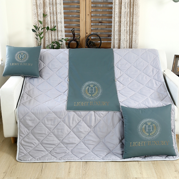 91家纺网 家纺一手货源 找家纺 伊可爱 2024新款轻奢仿皮人造皮革水洗棉多针抱枕被 名爵 雾蓝