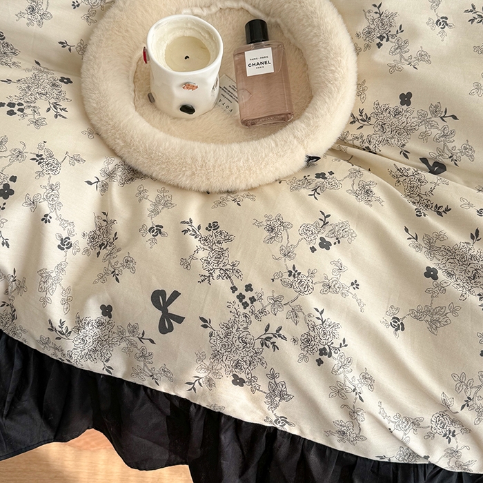 91家纺网 家纺一手货源 找家纺 （总）昔可 新款单层大黑边复古花轻奢风四件套