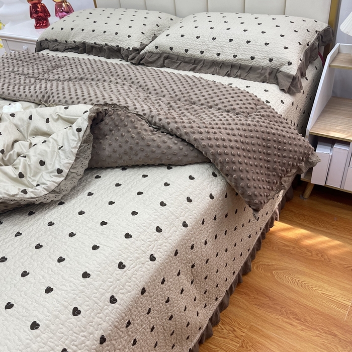 91家纺网 家纺一手货源 找家纺 暖居 2024新款豆豆被四件套春秋单件豆豆绒被芯被褥可机洗爱心咖
