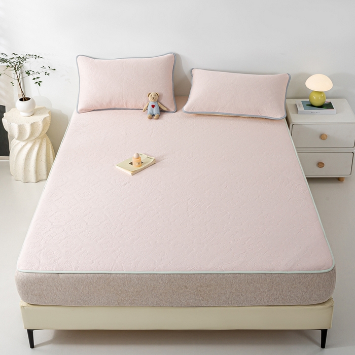 91家纺网 家纺一手货源 找家纺 卡琪曼 新款冷酷熊瓜瓜冰皮空气层冰皮席 冰皮提花草莓粉