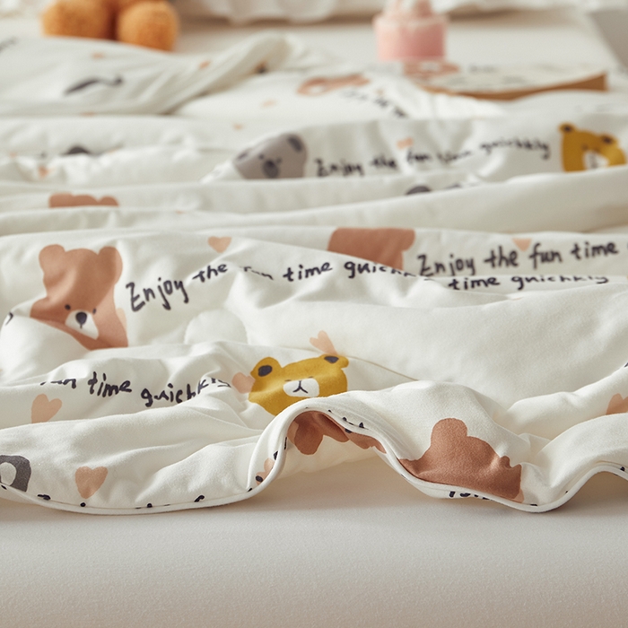 91家纺网 家纺一手货源 找家纺 怡家居 2024新款A类云柔针织棉夏被 快乐熊仔