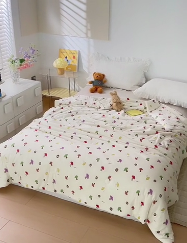 91家纺网 家纺一手货源 找家纺 怡家居 2024新款A类云柔针织棉夏被 小蘑菇