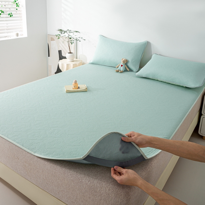 91家纺网 家纺一手货源 找家纺 卡琪曼 新款冷酷熊瓜瓜冰皮空气层冰皮席 冰皮提花奶昔绿