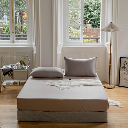 91家纺网 家纺一手货源 找家纺 沐晴家纺 2024新款60兰精天丝纯色双拼单床笠 芋泥灰