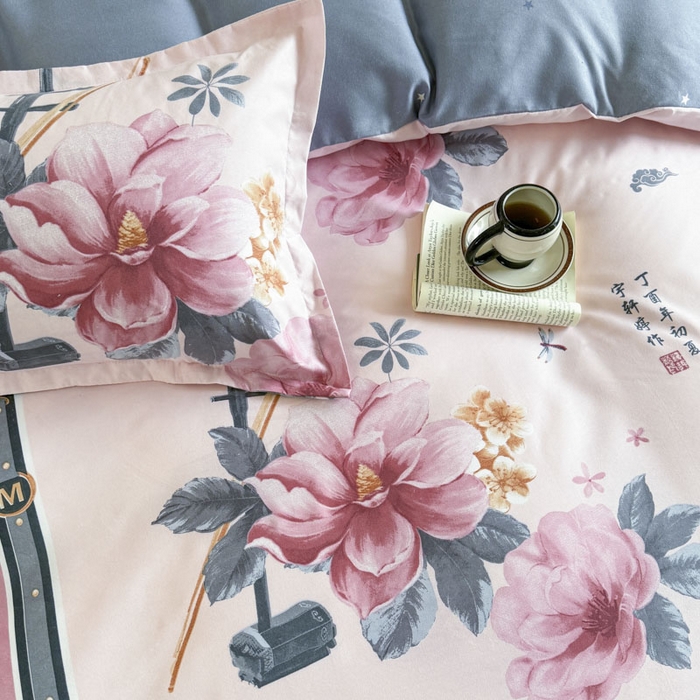 91家纺网 家纺一手货源 找家纺 优尚家纺 2025新款亲肤磨毛新国风大版系列四件套 红胡清颜