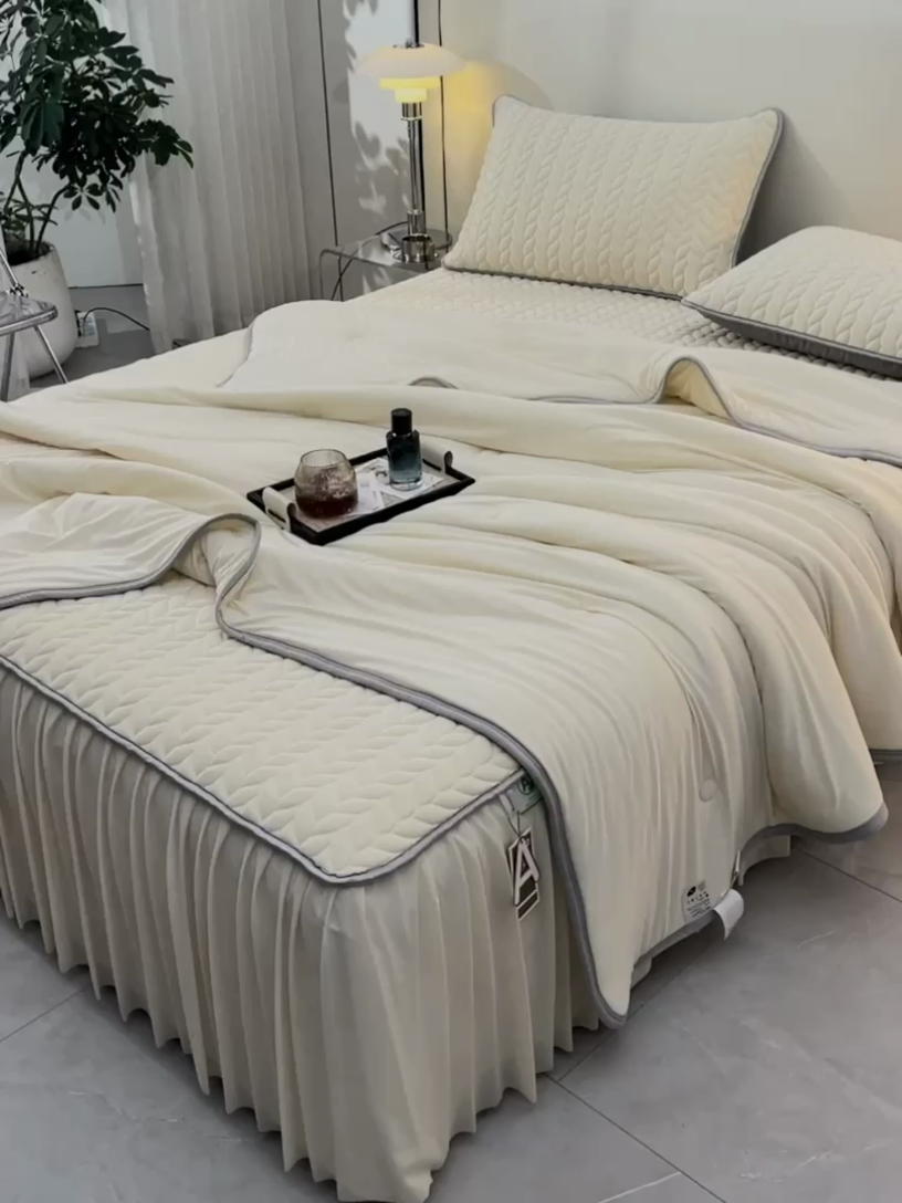 91家纺网 家纺一手货源 找家纺 布卢姆床垫 2025新款A类5mm纯色乳胶凉席床裙梦田系列夏被凉席四件套 梦田-米白