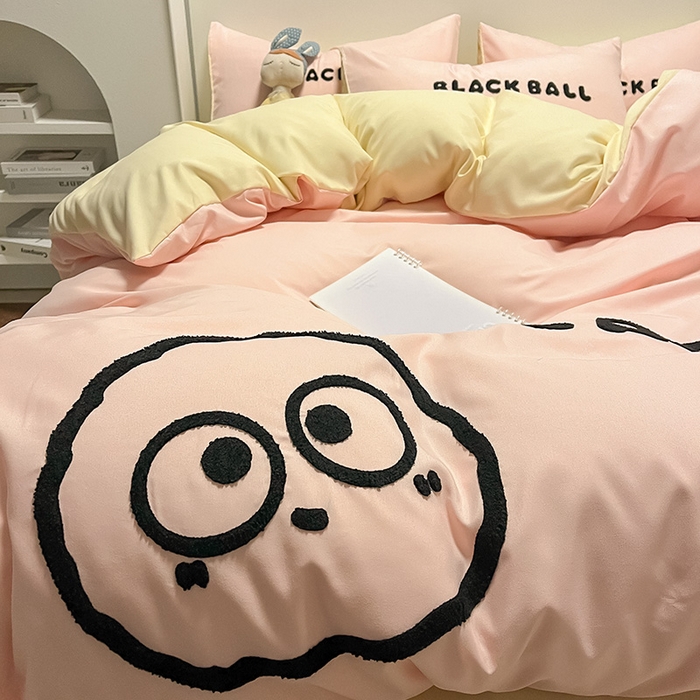 91家纺网 家纺一手货源 找家纺 眠帛家居 2024新款水洗棉毛巾绣四件套-煤球系列 奶油粉-奶黄