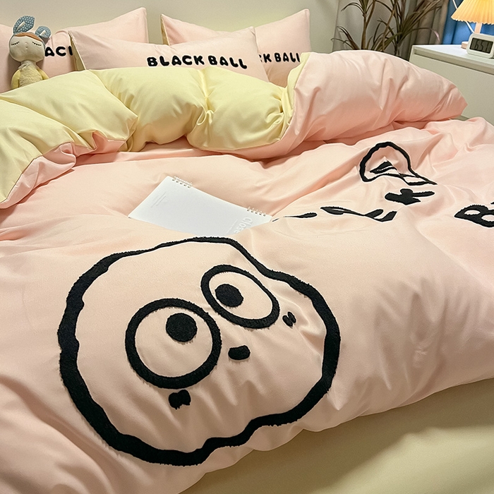 91家纺网 家纺一手货源 找家纺 眠帛家居 2024新款水洗棉毛巾绣四件套-煤球系列 奶油粉-奶黄