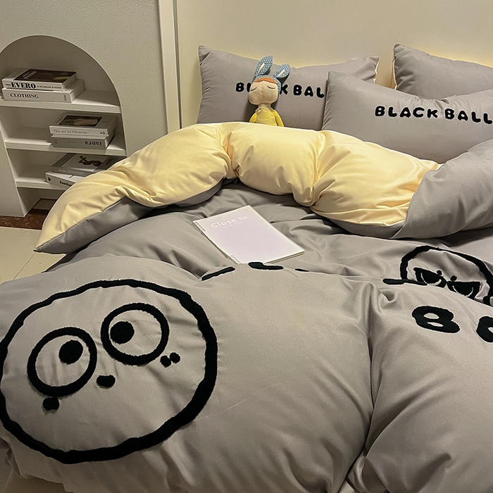 91家纺网 家纺一手货源 找家纺 眠帛家居 2024新款水洗棉毛巾绣四件套-煤球系列 浅灰-奶黄