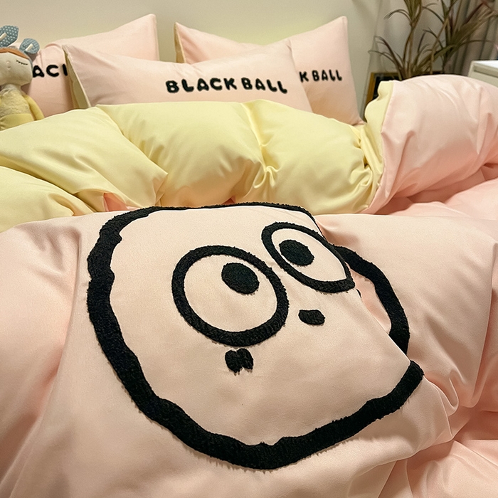 91家纺网 家纺一手货源 找家纺 眠帛家居 2024新款水洗棉毛巾绣四件套-煤球系列 奶油粉-奶黄