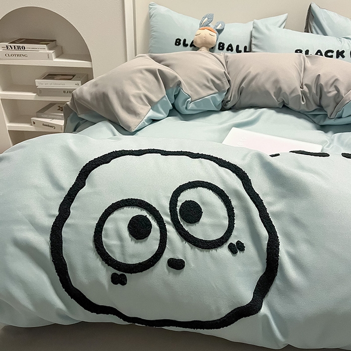 91家纺网 家纺一手货源 找家纺 眠帛家居 2024新款水洗棉毛巾绣四件套-煤球系列 繁星蓝-灰