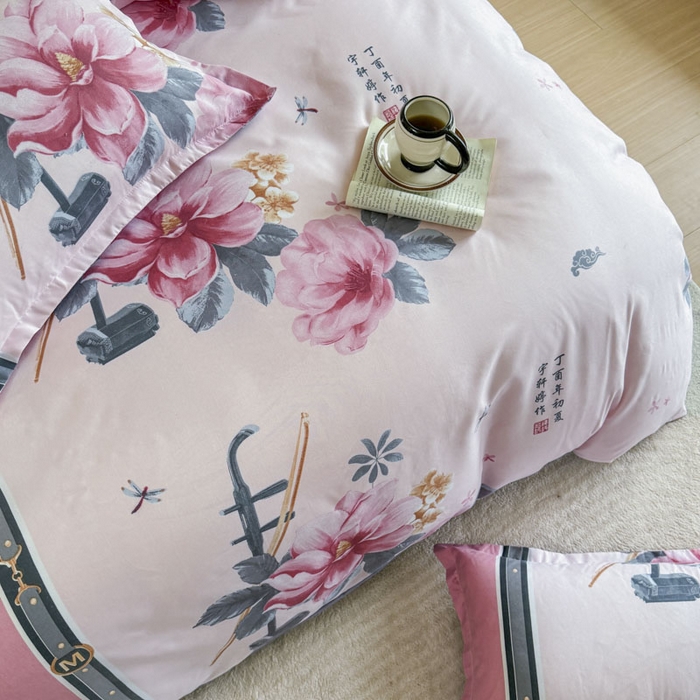 91家纺网 家纺一手货源 找家纺 优尚家纺 2025新款亲肤磨毛新国风大版系列四件套 红胡清颜