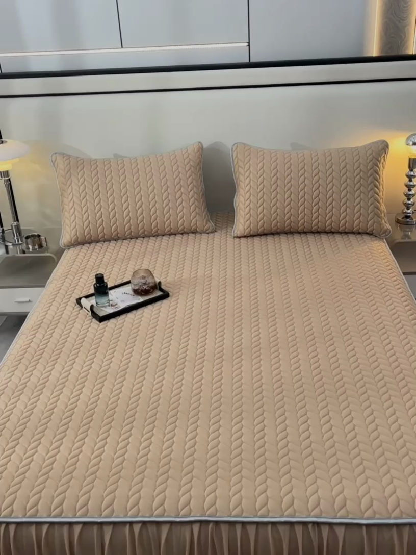 91家纺网 家纺一手货源 找家纺 布卢姆床垫 2025新款A类5mm纯色乳胶凉席床裙梦田系列 梦田-米黄