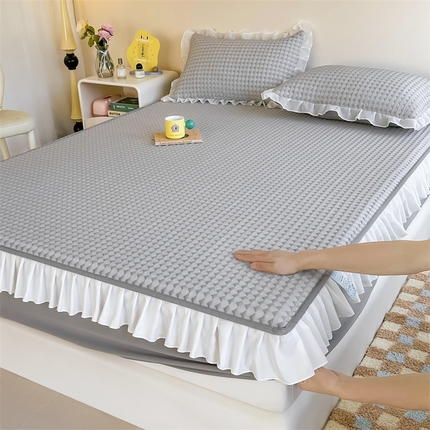 91家纺网 家纺一手货源 找家纺 （总）屹成家纺 2024新款PE高分子凉豆豆冰丝凉席床笠款