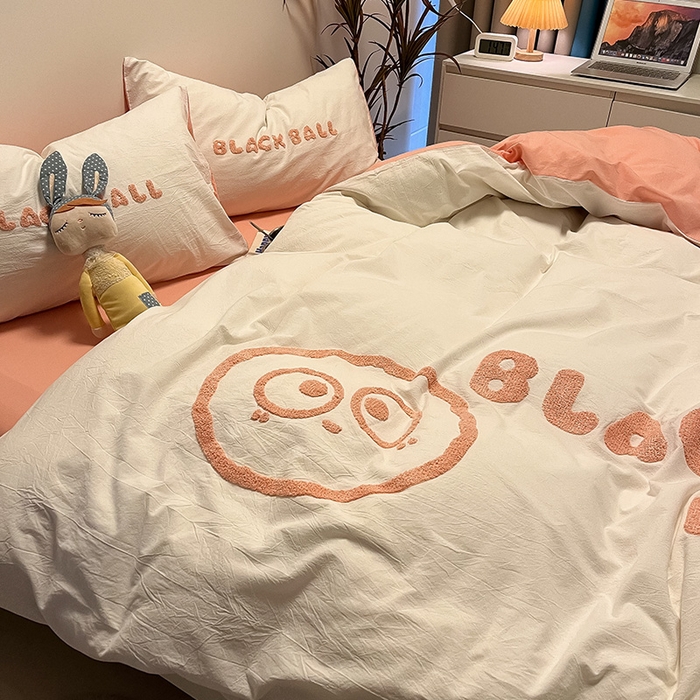 91家纺网 家纺一手货源 找家纺 眠帛家居 2024新款水洗棉毛巾绣四件套-煤球系列 奶油粉