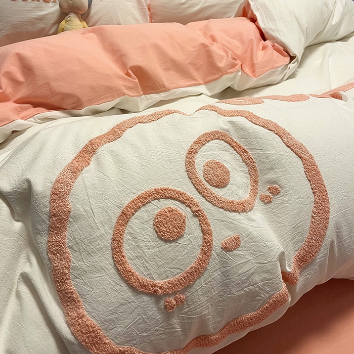 91家纺网 家纺一手货源 找家纺 眠帛家居 2024新款水洗棉毛巾绣四件套-煤球系列 奶油粉