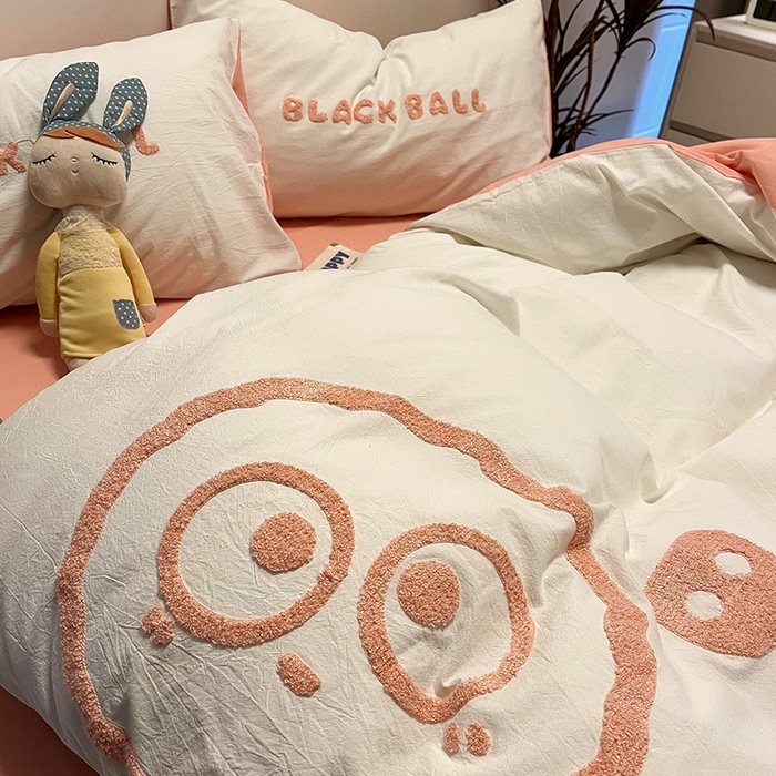 91家纺网 家纺一手货源 找家纺 眠帛家居 2024新款水洗棉毛巾绣四件套-煤球系列 奶油粉