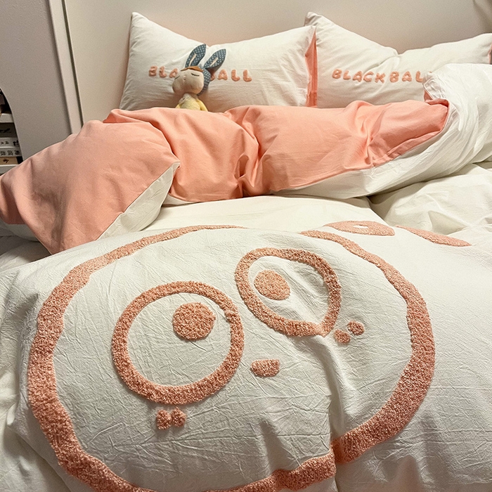 91家纺网 家纺一手货源 找家纺 眠帛家居 2024新款水洗棉毛巾绣四件套-煤球系列 奶油粉