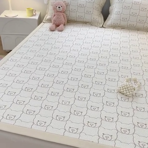 91家纺网 家纺一手货源 找家纺 慕澄 2024新款A类PE提花凉感豆豆复合款凉席 提花豆豆-小熊头-咖