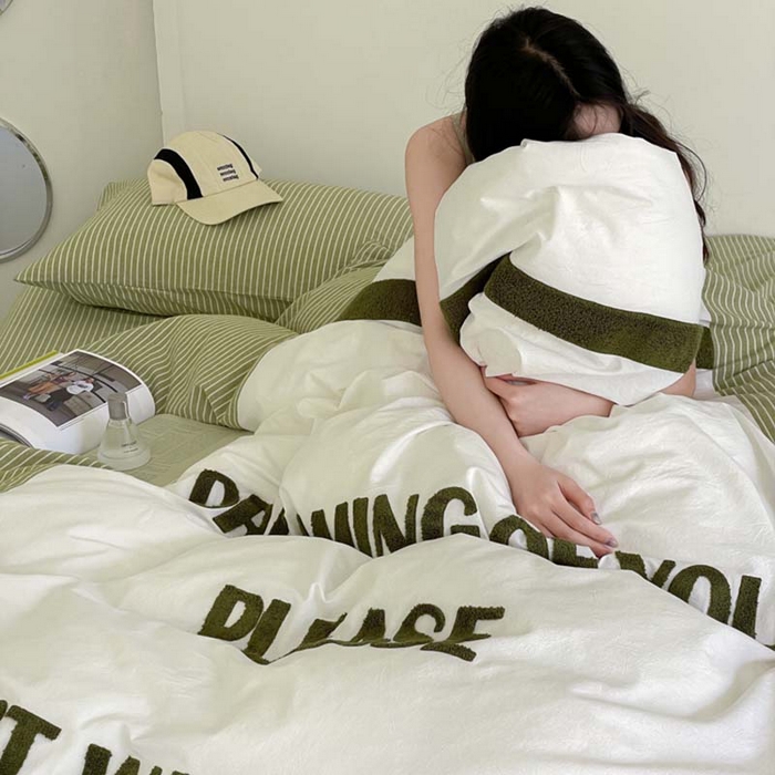 91家纺网 家纺一手货源 找家纺 圆岛家纺 2024新款博主风全棉色织水洗棉拼接毛巾绣四件套 多米绿