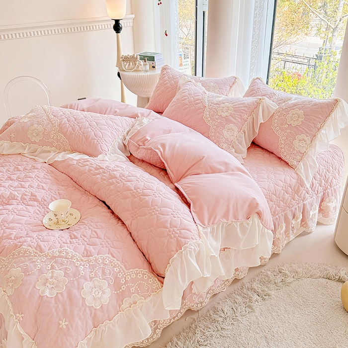 91家纺网 家纺一手货源 找家纺 罗艺轩 2024新款公主风水洗棉全夹棉床盖款四件套-盛宴 盛宴-少女粉