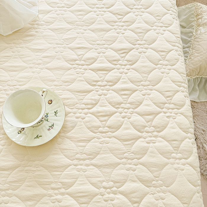 91家纺网 家纺一手货源 找家纺 罗艺轩 2024新款公主风水洗棉全夹棉床盖款三件套-盛宴 盛宴-牛乳白