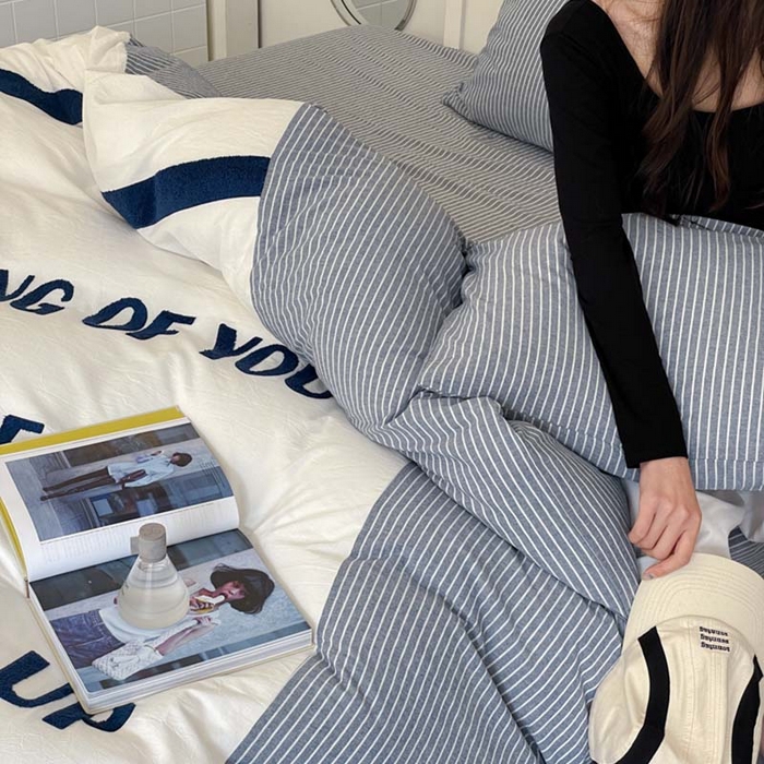 91家纺网 家纺一手货源 找家纺 圆岛家纺 2024新款博主风全棉色织水洗棉拼接毛巾绣四件套 薄暮蓝