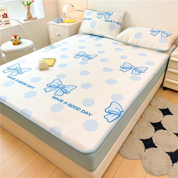 91家纺网 家纺一手货源 找家纺 喜居 2024新款碳光冰丝席床笠款 蓝色心情