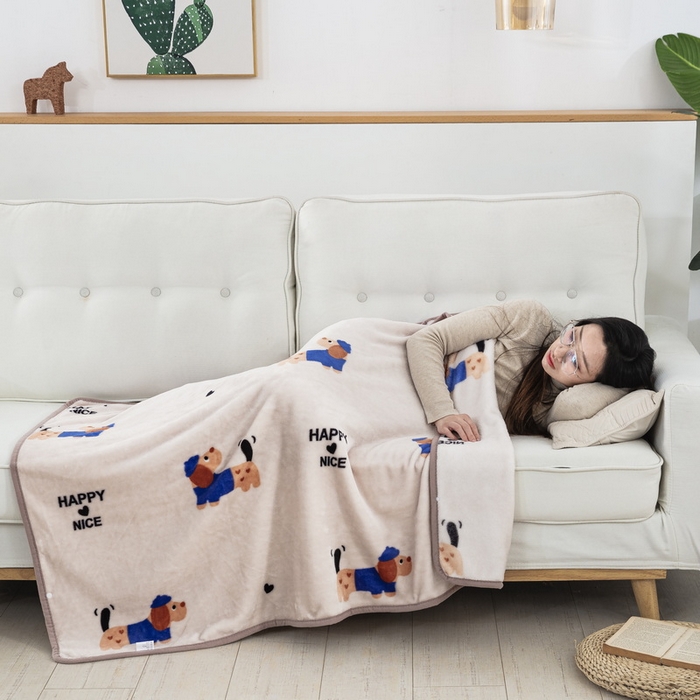 91家纺网 家纺一手货源 找家纺 恋尚羽 2025秋冬爆款印花披肩毯盖毯腊肠狗