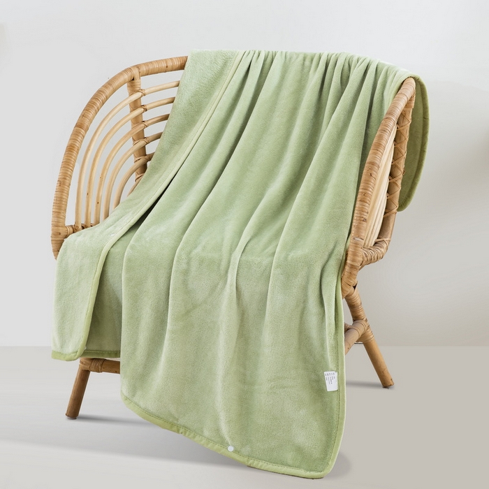 91家纺网 家纺一手货源 找家纺 恋尚羽 2025秋冬爆款印花披肩毯盖毯果绿