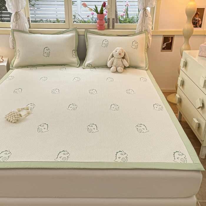 91家纺网 家纺一手货源 找家纺 慕澄 2024新款A类PE提花凉感豆豆复合款凉席 提花豆豆-小恐龙绿