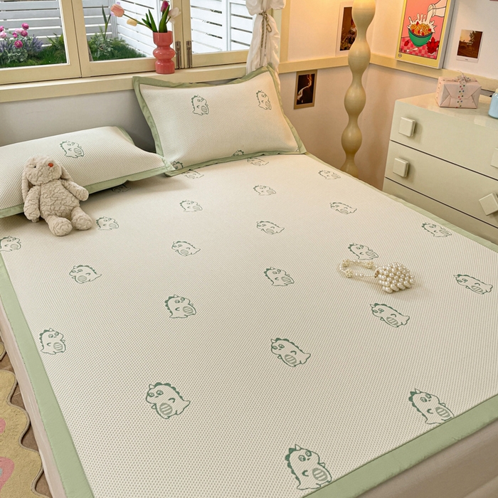 91家纺网 家纺一手货源 找家纺 慕澄 2024新款A类PE提花凉感豆豆复合款凉席 提花豆豆-小恐龙绿