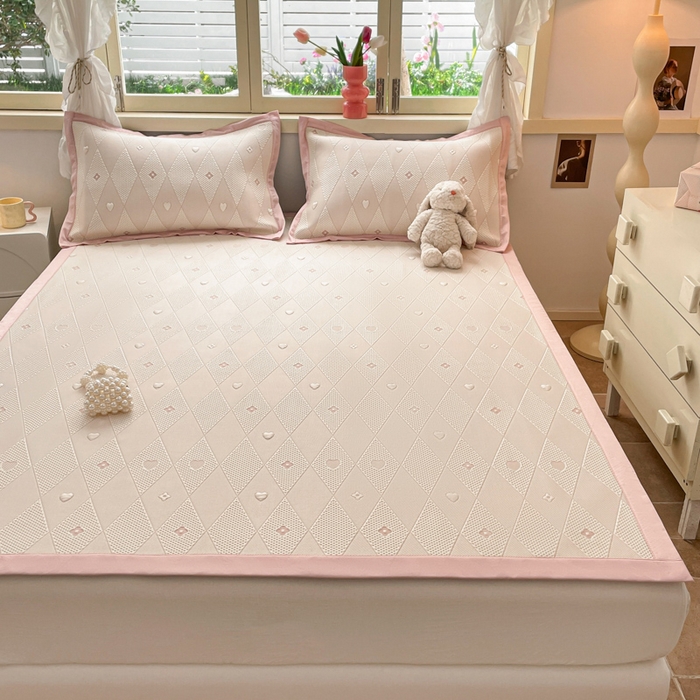 91家纺网 家纺一手货源 找家纺 慕澄 2024新款A类PE提花凉感豆豆复合款凉席 提花豆豆-菱格粉