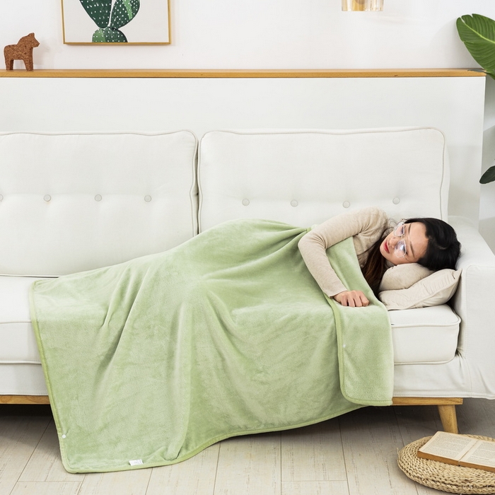 91家纺网 家纺一手货源 找家纺 恋尚羽 2025秋冬爆款印花披肩毯盖毯果绿