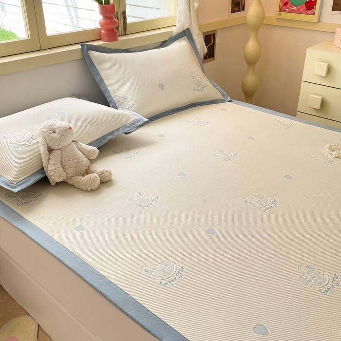 91家纺网 家纺一手货源 找家纺 慕澄 2024新款A类PE提花凉感豆豆复合款凉席 提花豆豆-小木马蓝