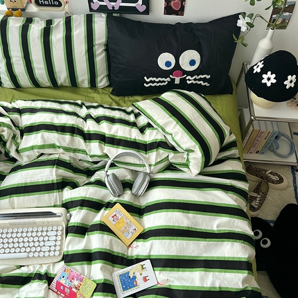 91家纺网 家纺一手货源 找家纺 （总）原素 2024新款水洗棉多巴胺条纹眼睛款毛巾绣四件套