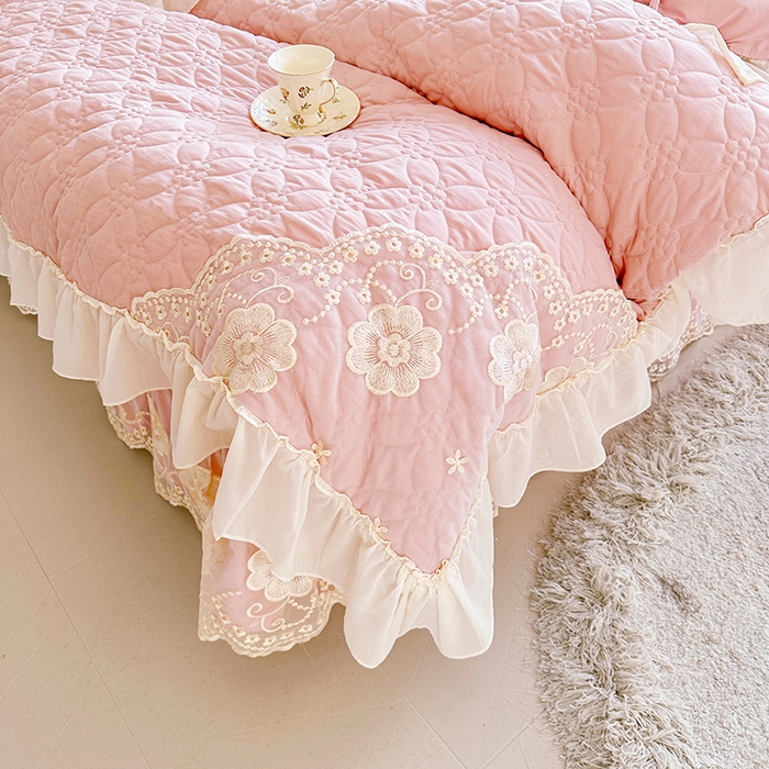 91家纺网 家纺一手货源 找家纺 罗艺轩 2024新款公主风水洗棉全夹棉床盖款四件套-盛宴 盛宴-少女粉