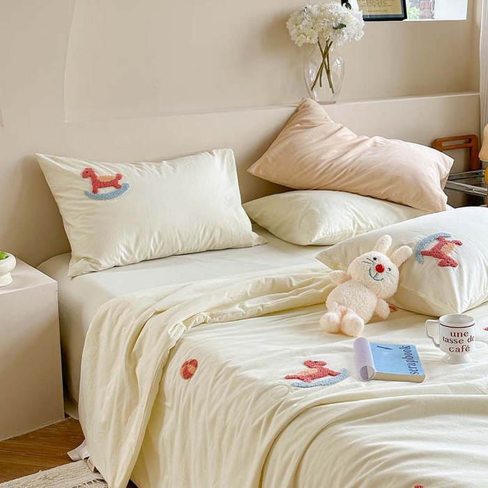 91家纺网 家纺一手货源 找家纺 柚子 2024新款全棉水洗新疆棉夏被四件套 摇摇马