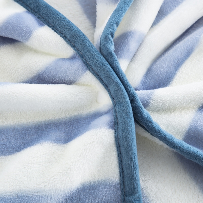 91家纺网 家纺一手货源 找家纺 恋尚羽 2025秋冬爆款印花披肩毯盖毯条纹字母