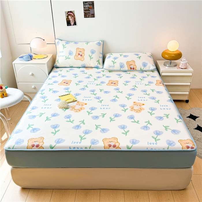 91家纺网 家纺一手货源 找家纺 喜居 2024新款碳光冰丝席床笠款 花丛熊