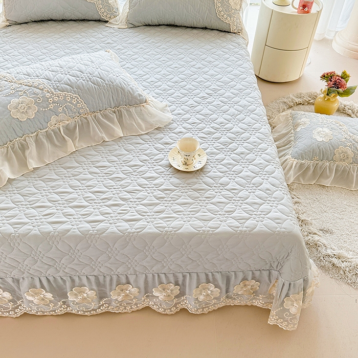 91家纺网 家纺一手货源 找家纺 罗艺轩 2024新款公主风水洗棉全夹棉床盖款三件套-盛宴 盛宴-迷雾灰