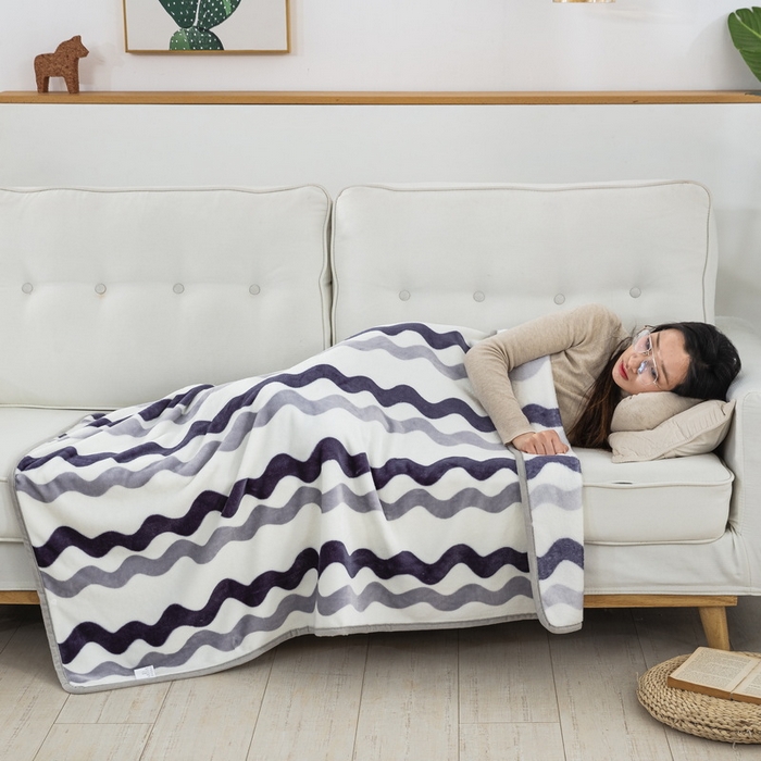 91家纺网 家纺一手货源 找家纺 恋尚羽 2025秋冬爆款印花披肩毯盖毯曲线