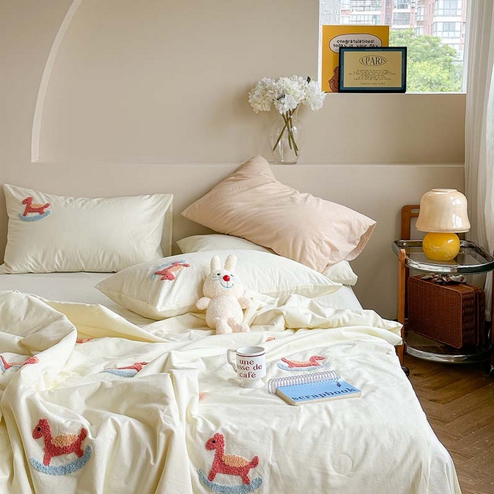 91家纺网 家纺一手货源 找家纺 柚子 2024新款全棉水洗新疆棉夏被四件套 摇摇马