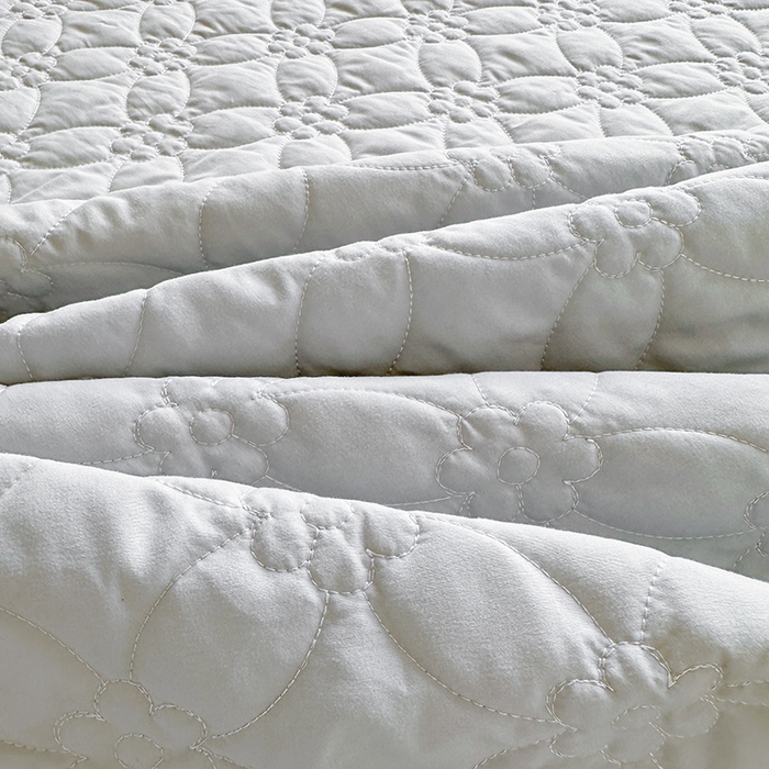 91家纺网 家纺一手货源 找家纺 罗艺轩 2024新款公主风水洗棉全夹棉床盖款三件套-盛宴 盛宴-迷雾灰