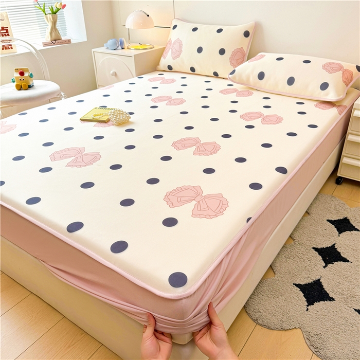 91家纺网 家纺一手货源 找家纺 喜居 2024新款碳光冰丝席床笠款 粉色心情