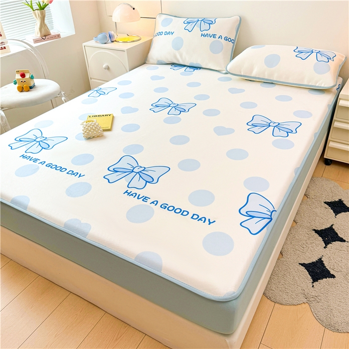 91家纺网 家纺一手货源 找家纺 喜居 2024新款碳光冰丝席床笠款 蓝色心情