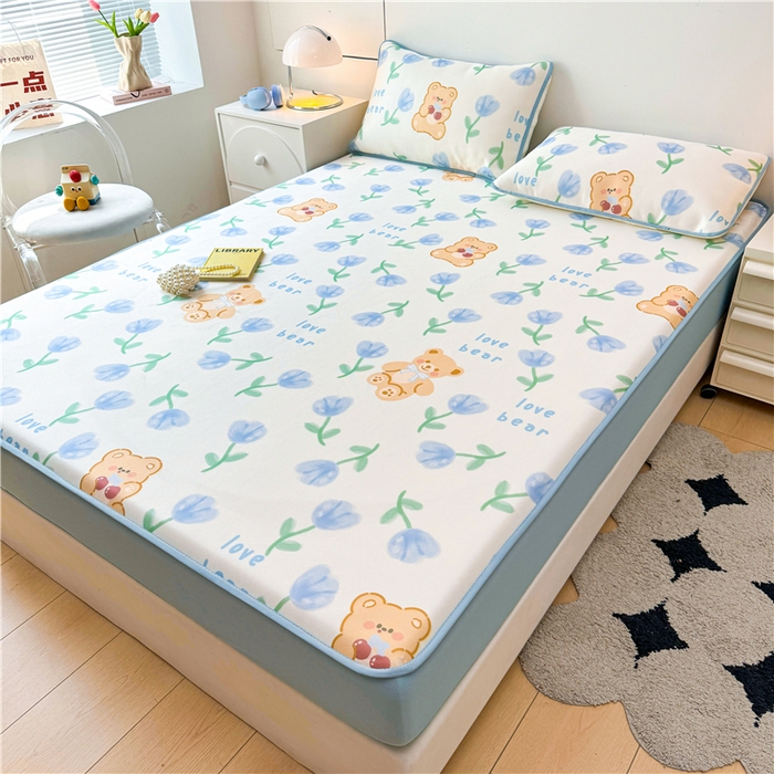 91家纺网 家纺一手货源 找家纺 喜居 2024新款碳光冰丝席床笠款 花丛熊