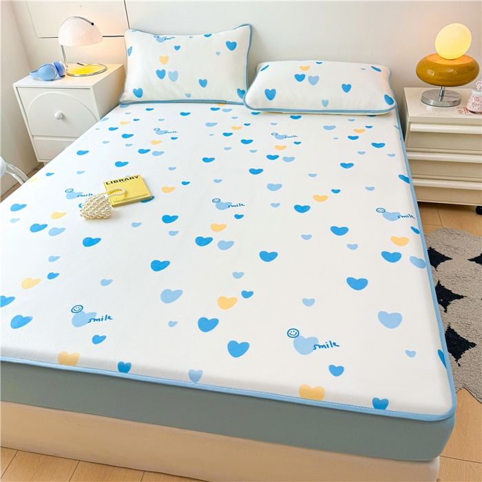 91家纺网 家纺一手货源 找家纺 喜居 2024新款碳光冰丝席床笠款 蓝色爱心