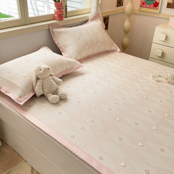 91家纺网 家纺一手货源 找家纺 慕澄 2024新款A类PE提花凉感豆豆复合款凉席 提花豆豆-菱格粉