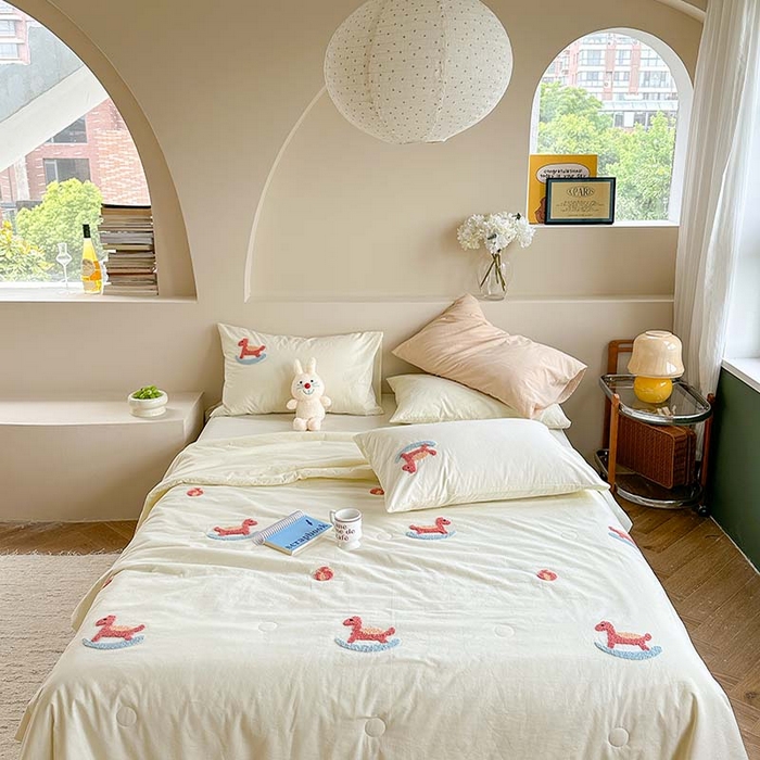 91家纺网 家纺一手货源 找家纺 柚子 2024新款全棉水洗新疆棉夏被四件套 摇摇马